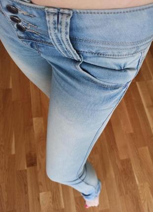Тонкі літні джинси