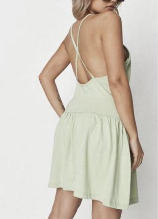 Салатовое платье сарафан с открытой спиной missguided