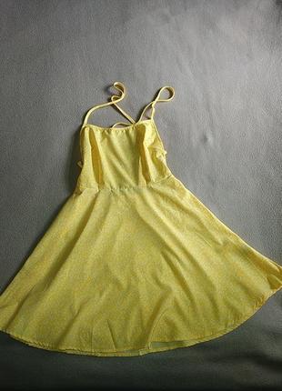 Легка літня сукня із відкритою спиною 😍
