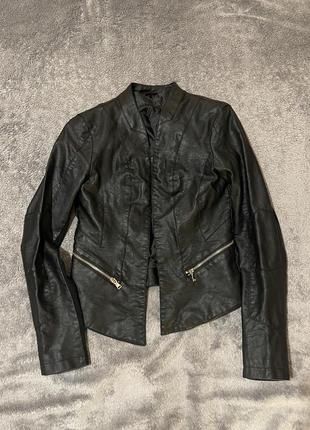 Черный женский кожаный пиджак