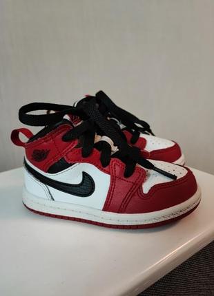 Nike air jordan 1 mid td/красно-белые/22 размер