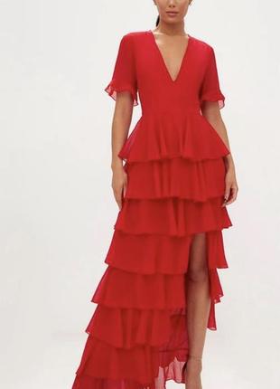 Платье красное из декольте, разрез, рюши, воланы, праздничное