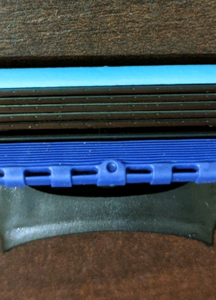 Картриджи (кассеты, лезвия) на бритвенный станок Gillette Fusion.