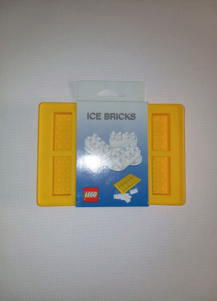 Силиконовая форма для льда в виде кубиков Лего.