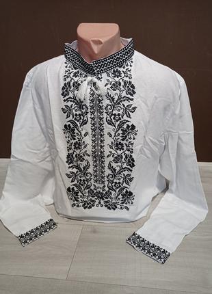 Дизайнерская белая мужская вышиванка "Вера" с черной вышивкой ...