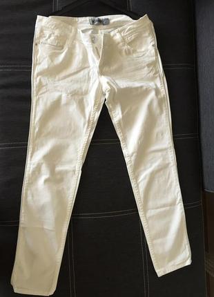 Белые джинсы stradivarius, размер л