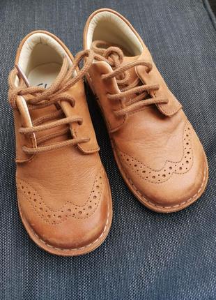 Моднячи кожаные туфли для мальчика