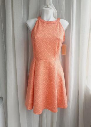 Летнее платье персикового цвета