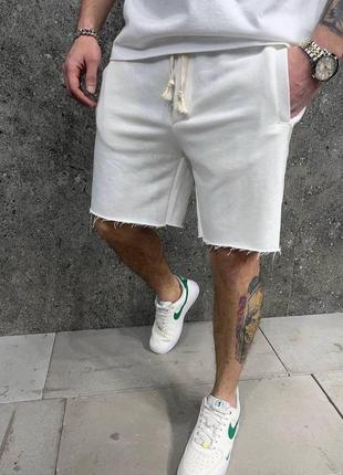 Белые мужские шорты