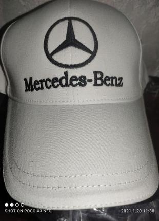 Фирменная кепка бейсболка mercedes-benz. германия. вышитая. белая