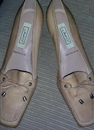 Красивые кожаные туфли janet d размер 38 (25 см)