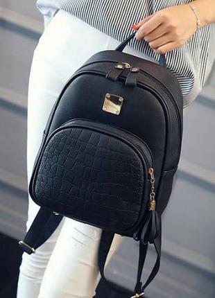 Женский городской рюкзак в стиле рептилии с веночком черный