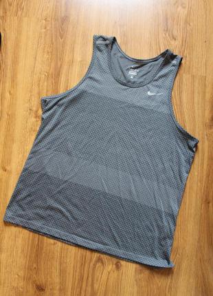 Легка креативна сіра спортивна смугаста футболка nike tank grey