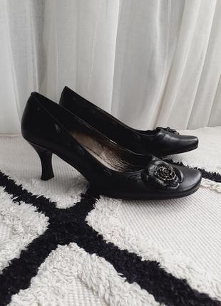#синдоба туфли на низуньких каблуках с декором размер 36