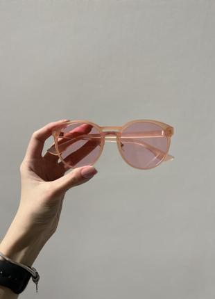 Розовые полупрозрачные очки