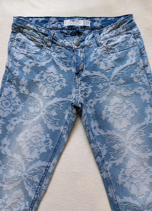Женские джинсы скинни с принтом FB Sister размер W27
