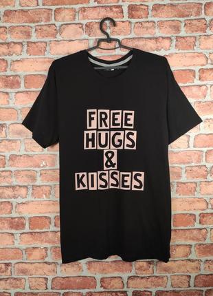 Футболка с принтом free hugs and kisses