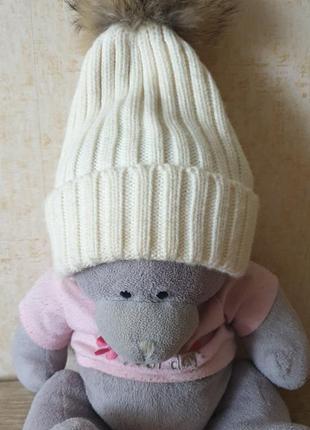 Зимова шапка з натуральним бубоном для дівчинки