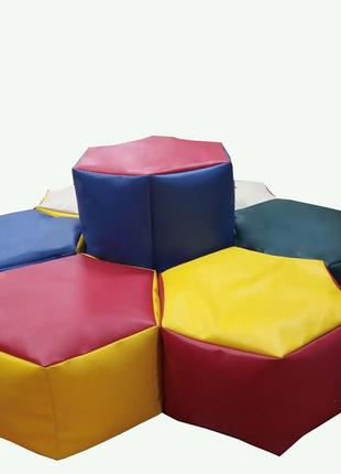 Набір м'яких ігровий меблів з пуфів зі столиком "Шість пелюсток"