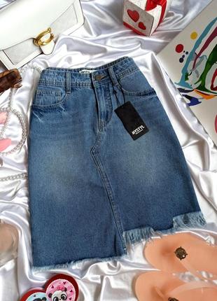 Асимметричная джинсовая юбка с бахромой с одним  карманом синяя
