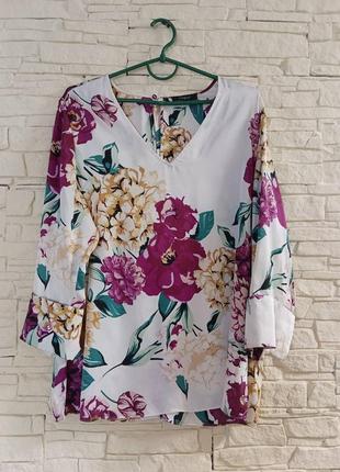 Красиво весенне-летняя блуза крупные цветы размер 50-52 уценка