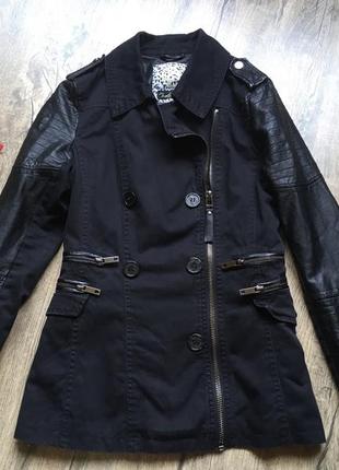 Черная куртка удлиненная с вставками из эко кожи