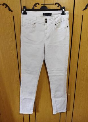 Шикарні стрейчеві джинси білі