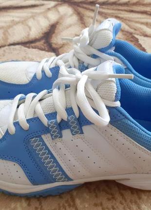 Классные голубые-белые кроссовки на шнурках р.38.