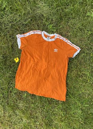 Футболка adidas оранжевая в идеальном состоянии