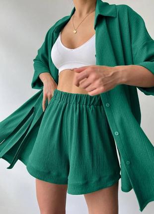 Зеленый костюм