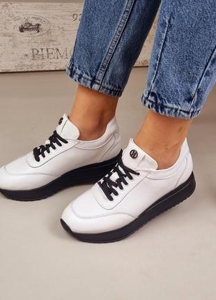 Шкіряні кросівки на шнурках колір білий+чорний