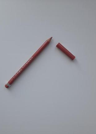 Олівець для губ essence