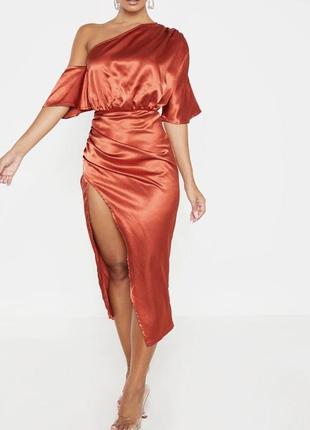 Помаранчова сукня з вирізом та відкритим плечем (цегляний колір)
