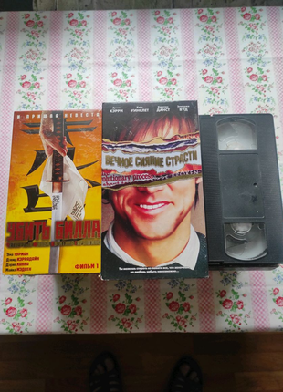 Відеокасети формату VHS.