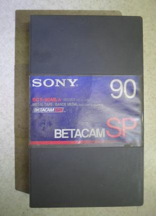 Касета видео Betacam профессиональная, большая.
