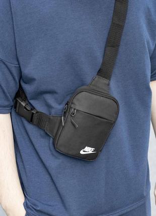Компактная городская сумка слинг через плечо Nike finger черна...