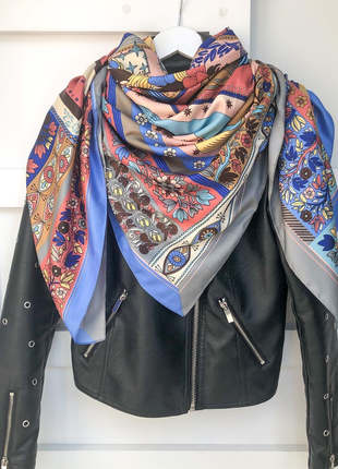 Невероятно красивый шелковый платок шарф