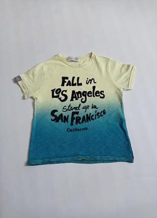 Zara. футболка градиент с буквами на 4 года.