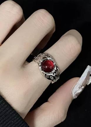 Кольцо кольцо красный камень кольца