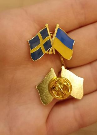 Значок/пин/брошка на одежду и на портфель украина-швеция.
