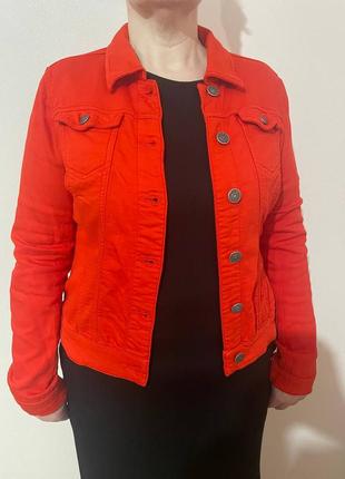 Красная джинсовая куртка пиджак 46-48 размера