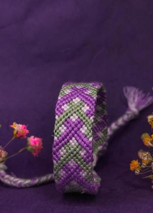 Плетений браслет з ниток