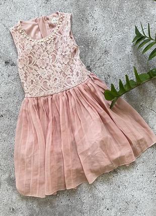 Праздничное розовое платье на девочку с кружевом 4-5роков