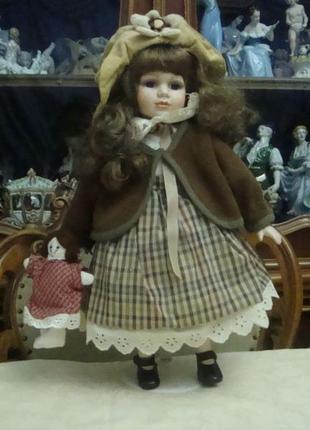 Фарфоровая кукла с игрушкой на подставке leonardo англия №8