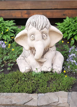 Садова скульптура "Мамонтеня"