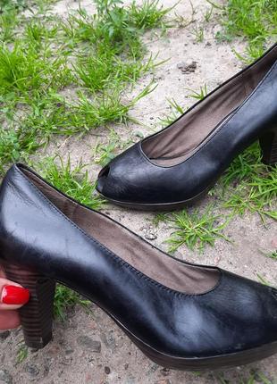 Кожаные туфли с открытым носком босоножки tamaris