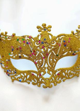 Карнавальная маска золотая костюм кружевная