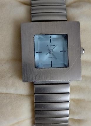 Le Chat кварцевые часы браслет на худи руку