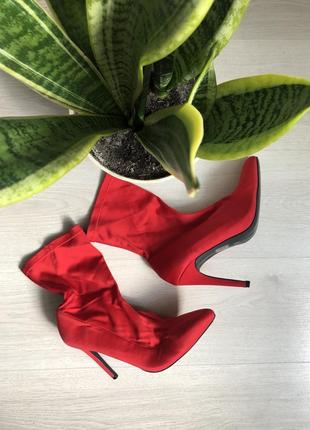 Женские туфли, красивого ярко красного цвета,размер 40,new yorker