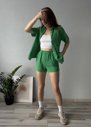 Костюм зеленый женский с шортами рубашка с шортами